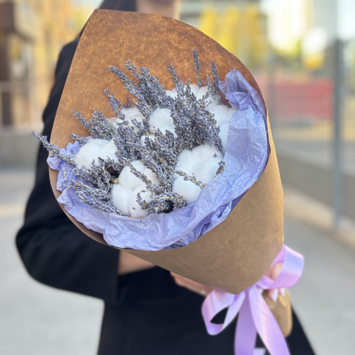 Букет из хлопка и лаванды