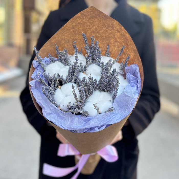 Букет из хлопка и лаванды