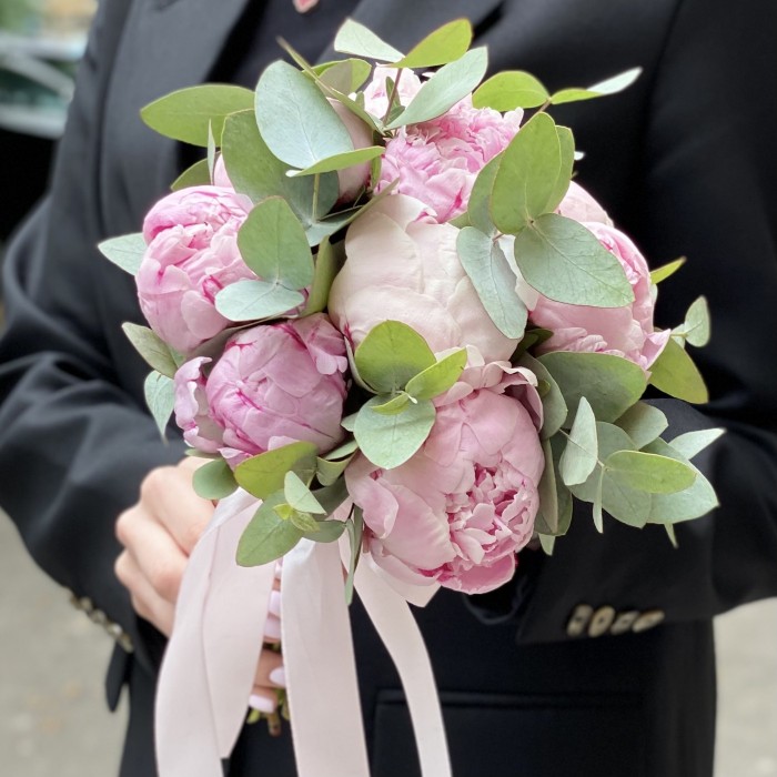 Букет невесты из пионов и эвкалипта Нежность