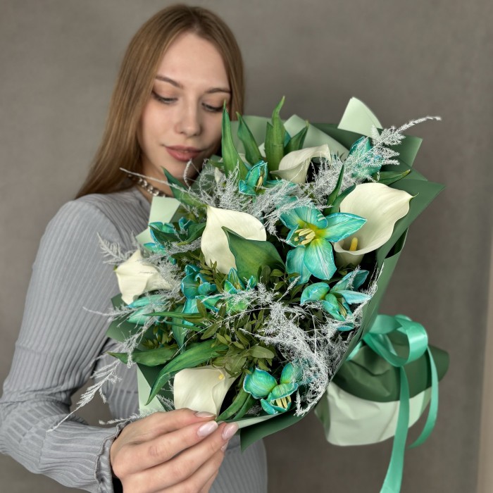 Букет с каллами и тюльпанами Тайна Сириуса