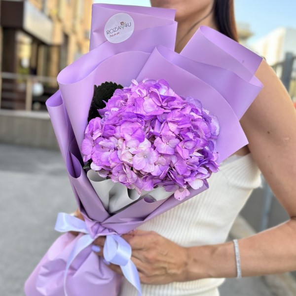Букет с сиреневой гортензией