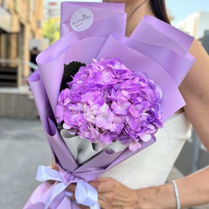 Букет с сиреневой гортензией