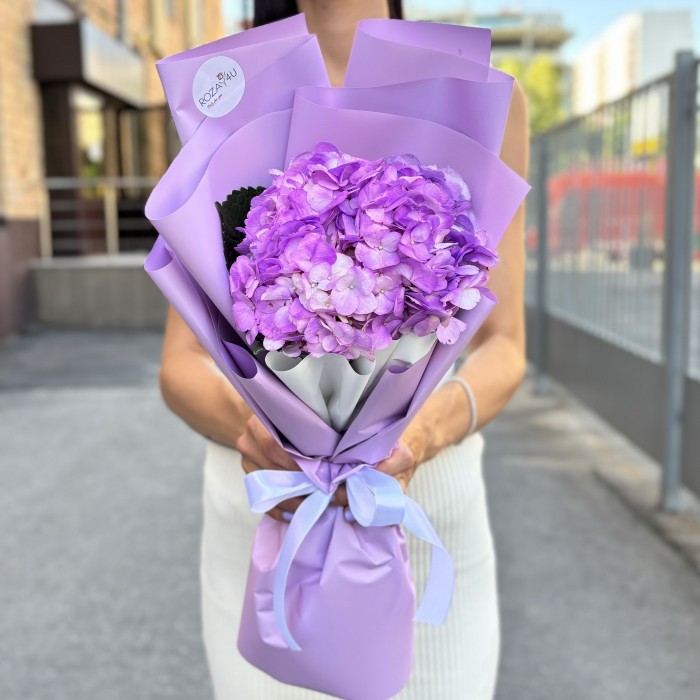 Букет с сиреневой гортензией