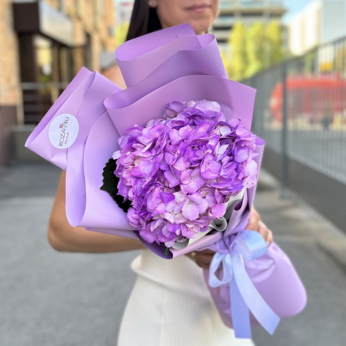Букет с сиреневой гортензией