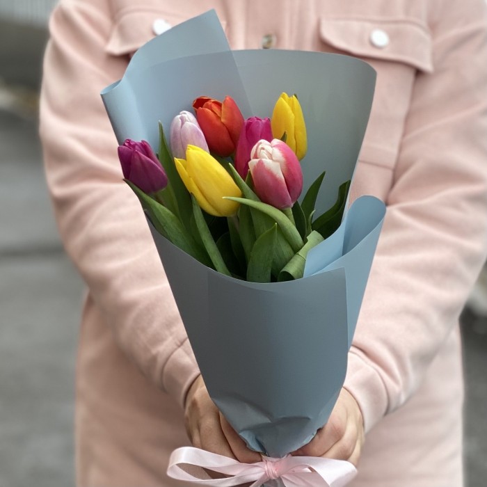 Яркий микс из тюльпанов корпоративный