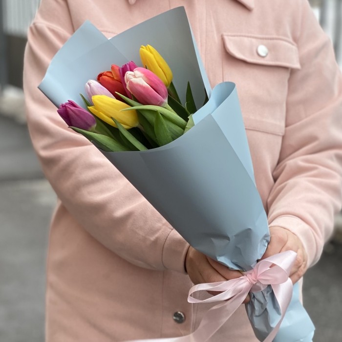 Яркий микс из тюльпанов корпоративный