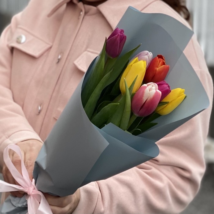 Яркий микс из тюльпанов корпоративный
