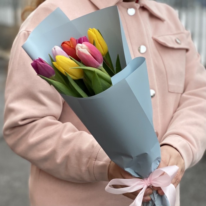 Яркий микс из тюльпанов корпоративный