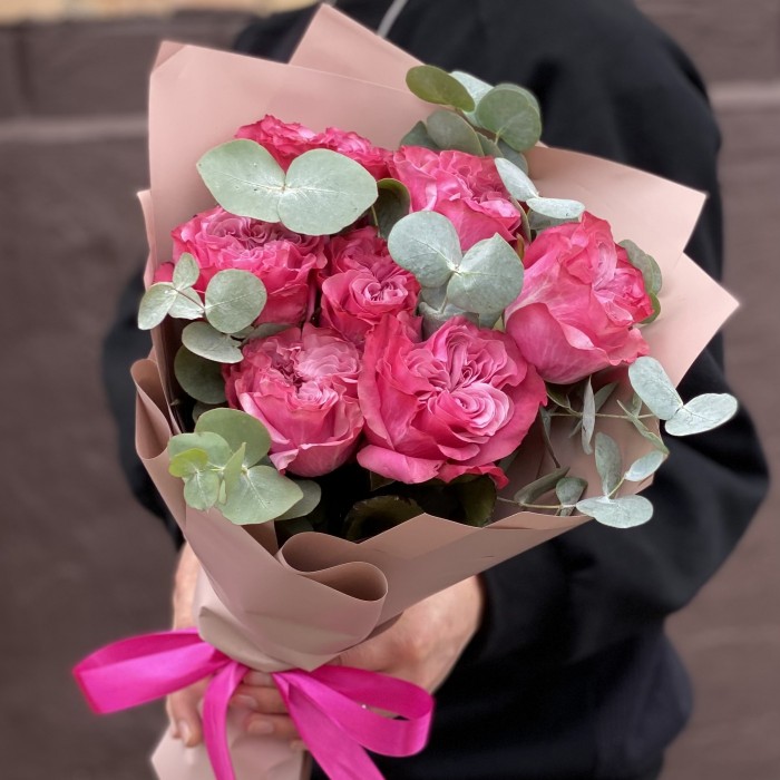 7 пионовидных сиреневых роз Кантри блюз