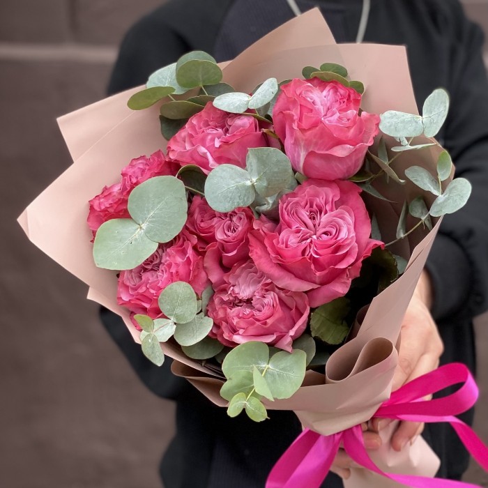 7 пионовидных сиреневых роз Кантри блюз