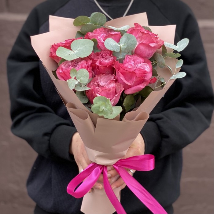 7 пионовидных сиреневых роз Кантри блюз