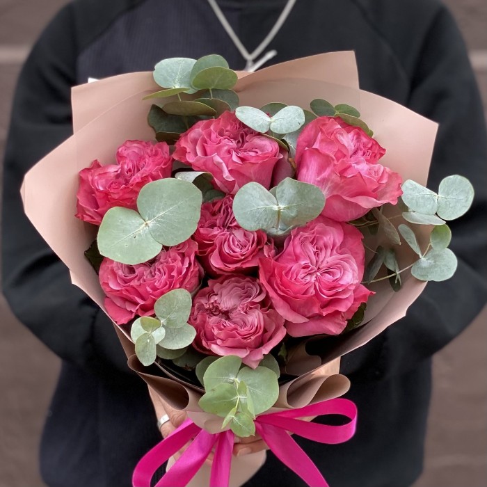 7 пионовидных сиреневых роз Кантри блюз