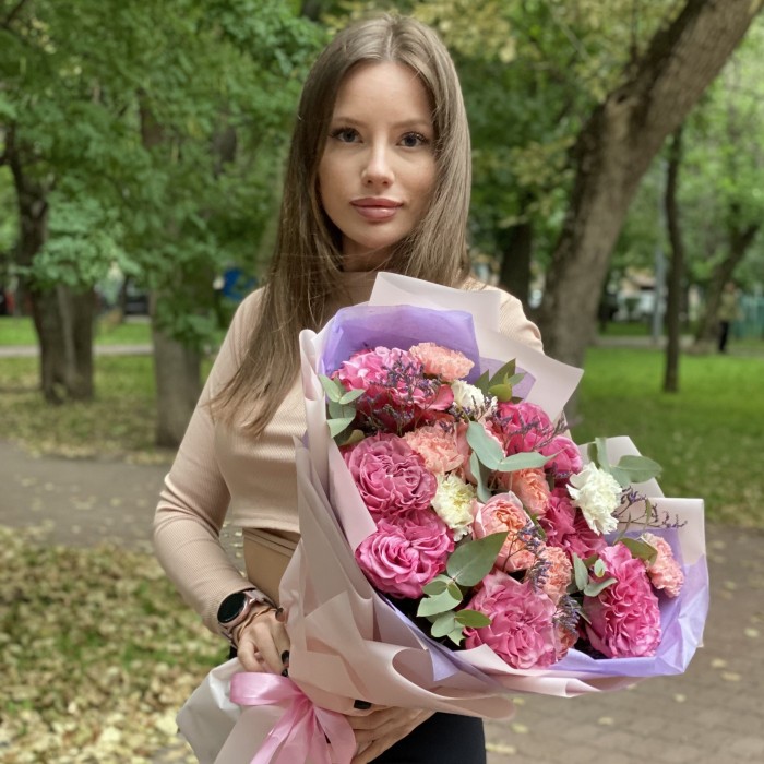 Букет Нежное сердце с пионовидными розами