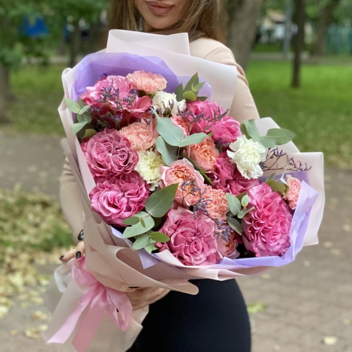 Букет Нежное сердце с пионовидными розами