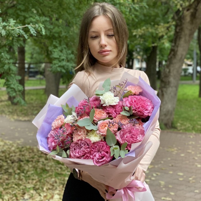 Букет Нежное сердце с пионовидными розами