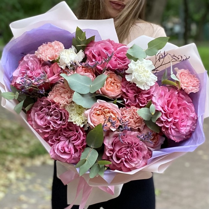 Букет Нежное сердце с пионовидными розами