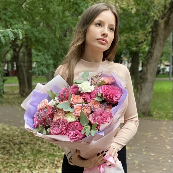 Букет Нежное сердце с пионовидными розами