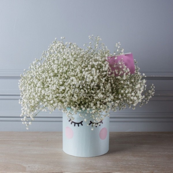 Композиция с глазками из гипсофилы