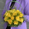 17 желтых роз в корзине