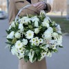 Авторская корзина с цветами Совершенство