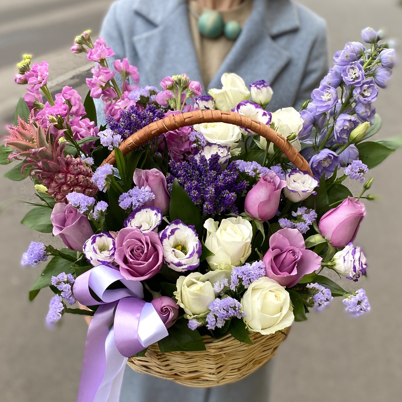 Цветы в корзине Признание | купить недорого | доставка по Москве и области  | Roza4u.ru