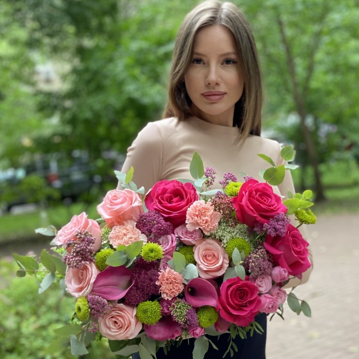 Композиция Фламенко с каллами и розами
