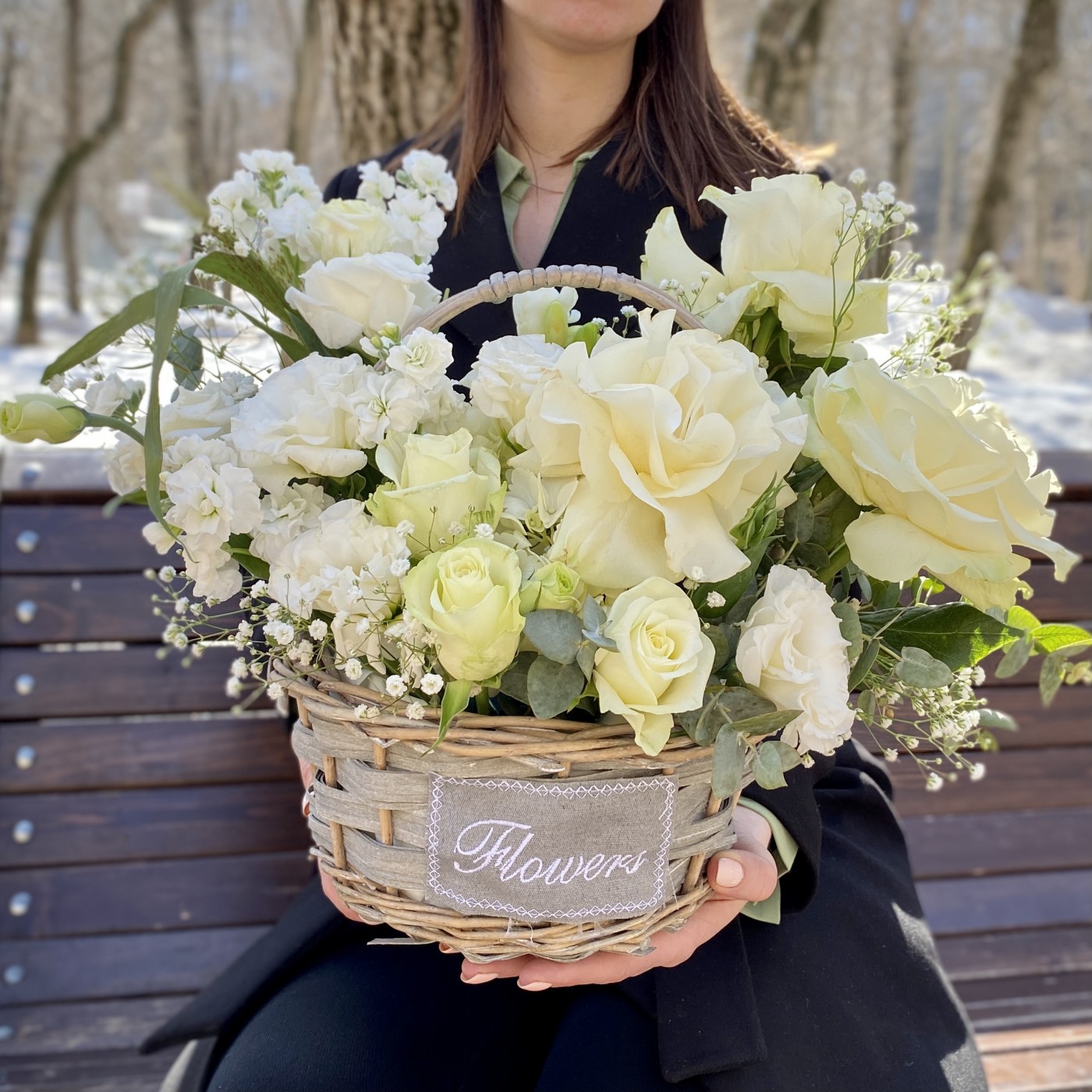 Белый свадебный букет из роз заказать с доставкой по Москве и области
