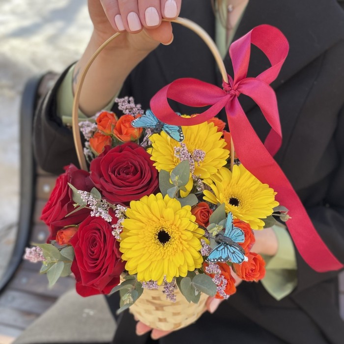 Цветы в корзине Праздник