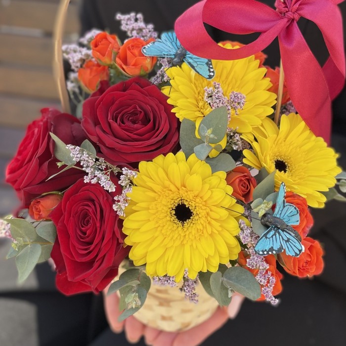 Цветы в корзине Праздник