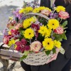 Яркая корзина с цветами Лето