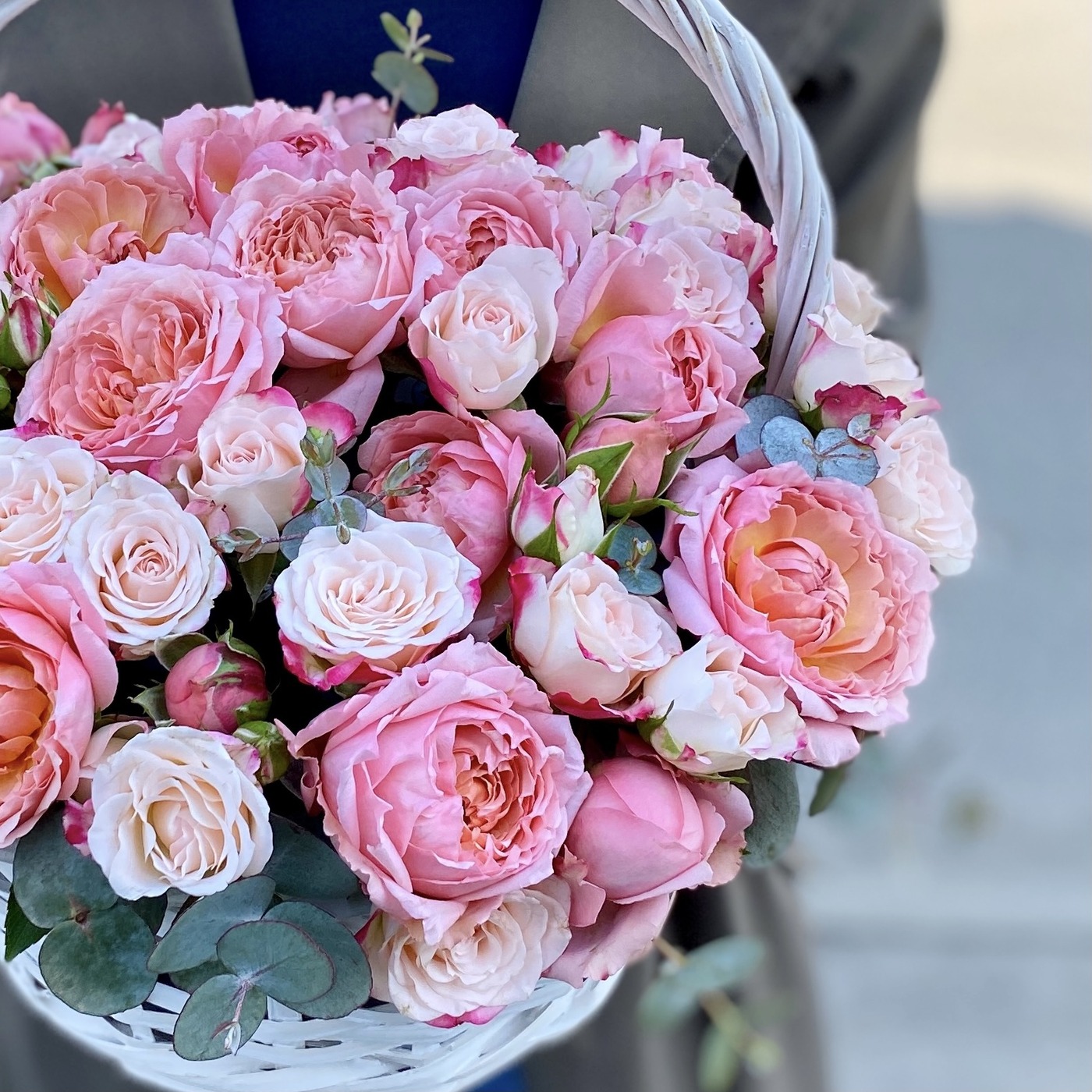 Корзины пионовидных роз цветы анапа купить с доставкой