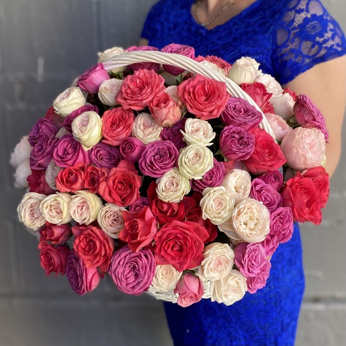 Корзина кустовых пионовидных роз Тайный сад