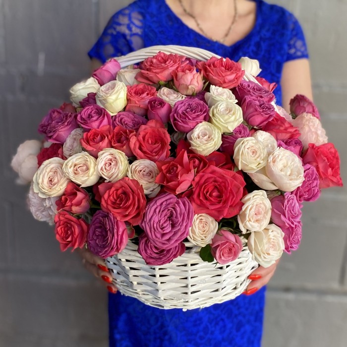 Корзина кустовых пионовидных роз Тайный сад