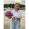 Кустовая пионовидная роза Мисти баблс в корзине