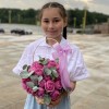 Кустовая пионовидная роза Мисти баблс в корзине
