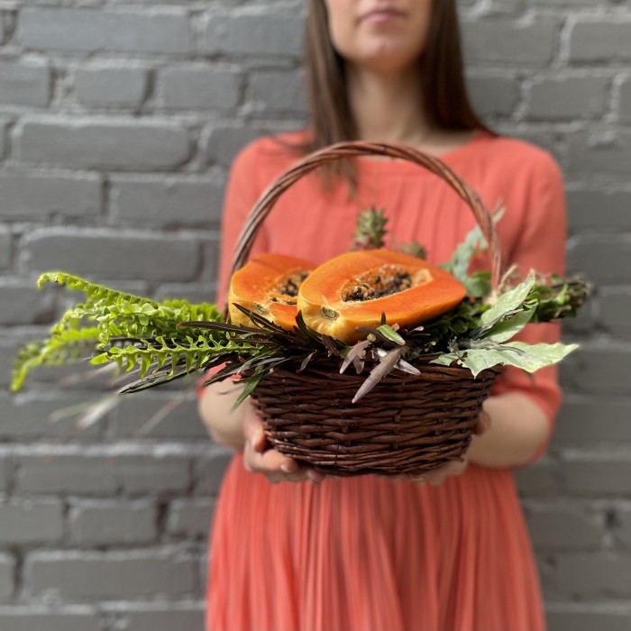 Подарочная корзина с папайей