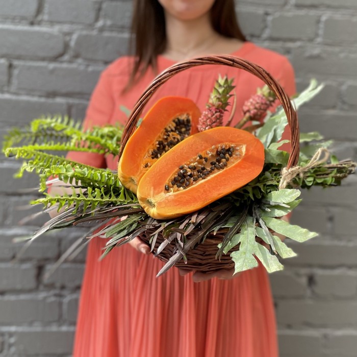 Подарочная корзина с папайей