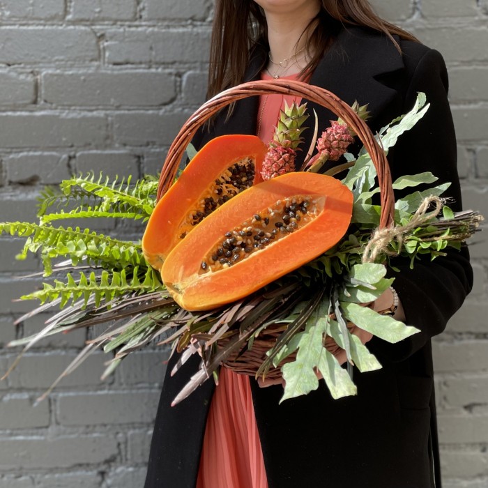 Подарочная корзина с папайей