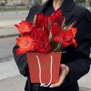 3 красных гладиолуса в коробочке