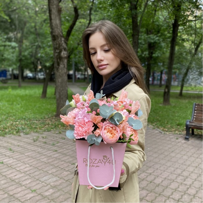 Композиция Цветочное утро с пионовидными розами Джульетта