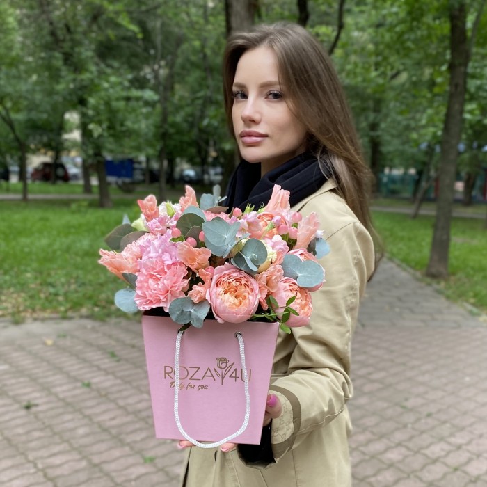 Композиция Цветочное утро с пионовидными розами Джульетта