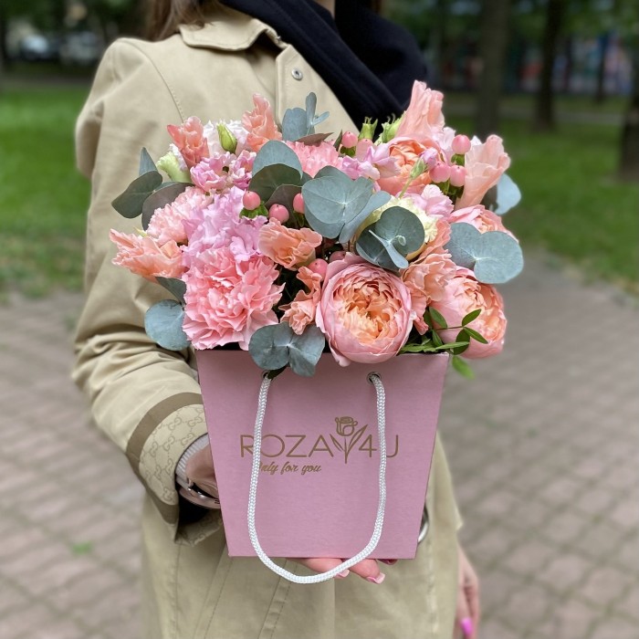 Композиция Цветочное утро с пионовидными розами Джульетта