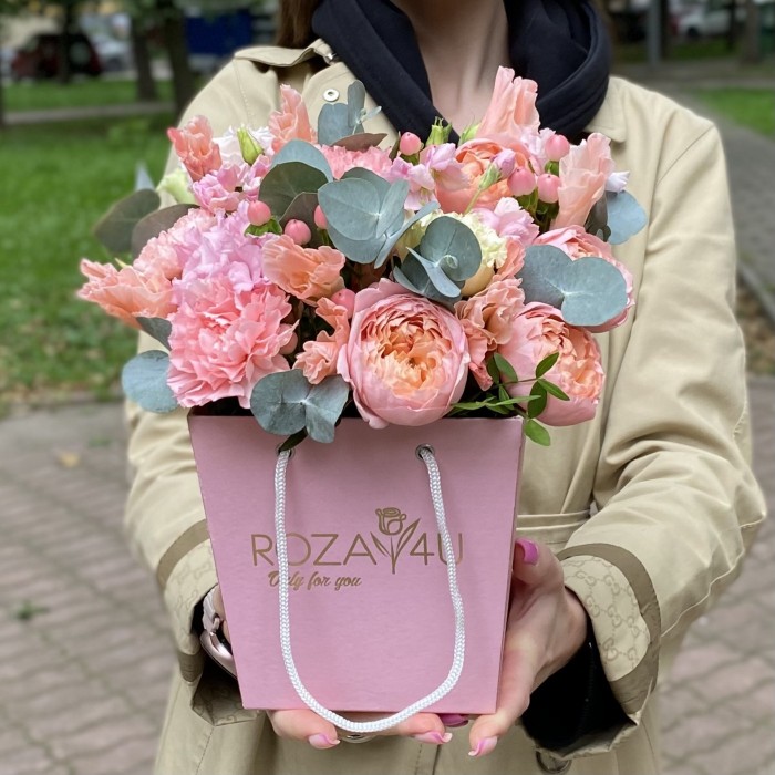 Композиция Цветочное утро с пионовидными розами Джульетта