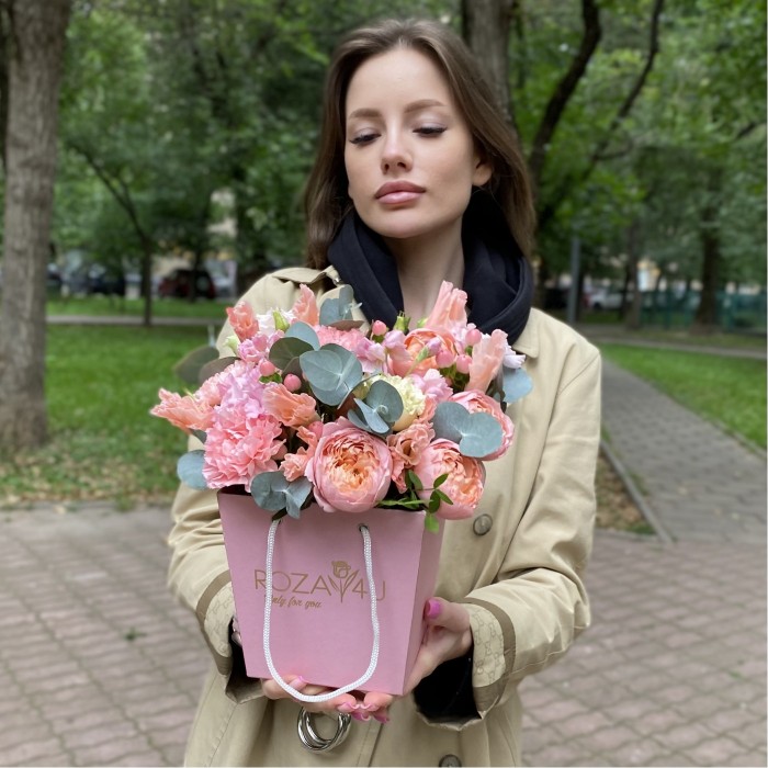 Композиция Цветочное утро с пионовидными розами Джульетта