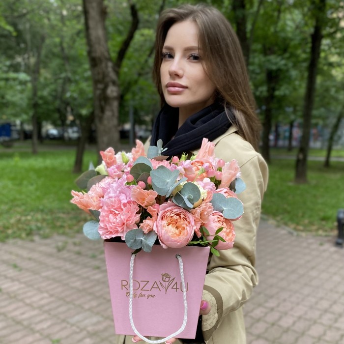 Композиция Цветочное утро с пионовидными розами Джульетта