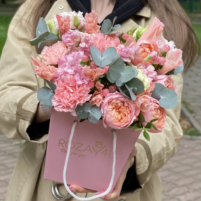 Композиция Цветочное утро с пионовидными розами Джульетта