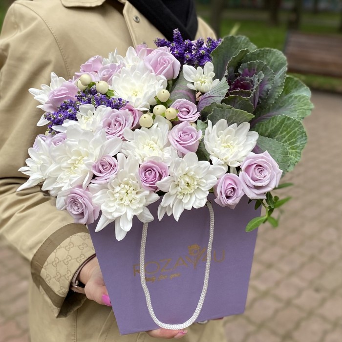 Композиция с хризантемой и розами Лиловая нежность