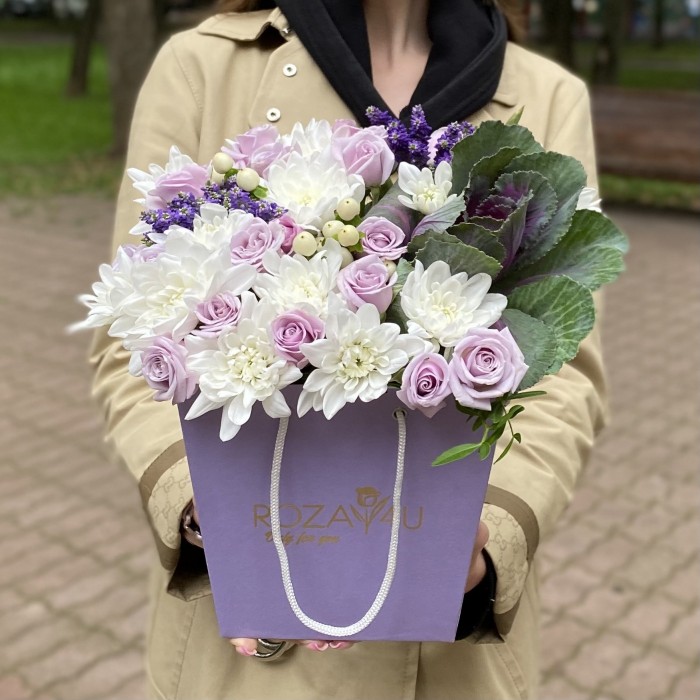 Композиция с хризантемой и розами Лиловая нежность
