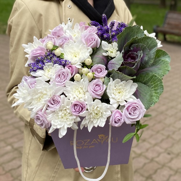 Композиция с хризантемой и розами Лиловая нежность