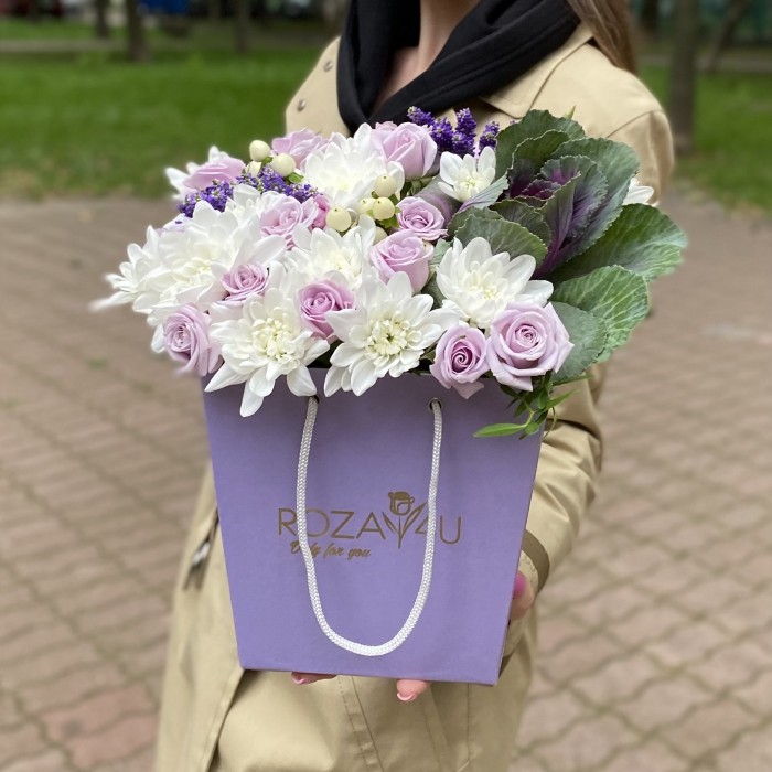 Композиция с хризантемой и розами Лиловая нежность